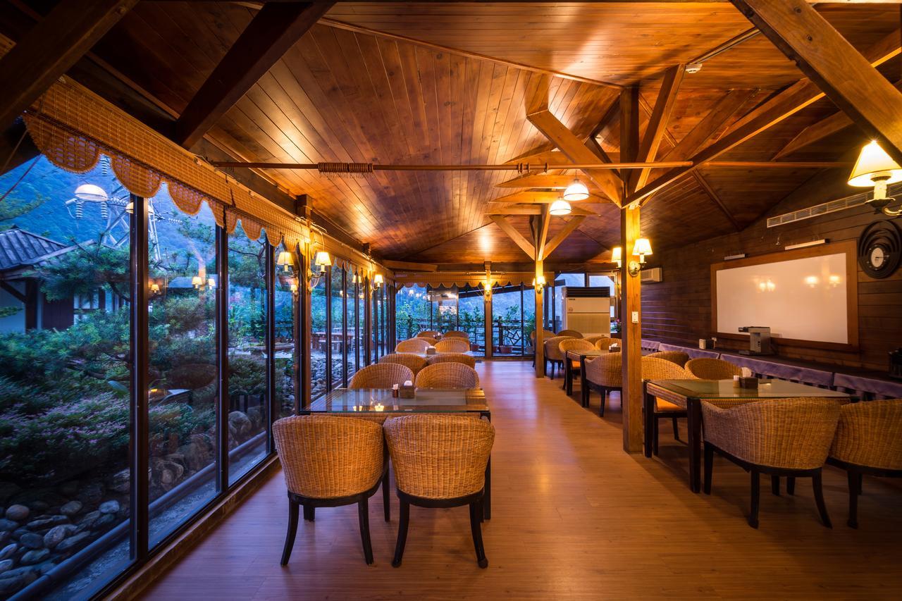 Wulai Sunglyu Hot Spring Resort Esterno foto